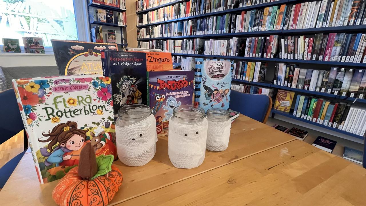 Büchertisch